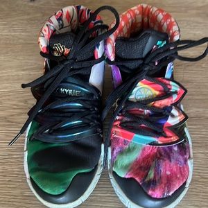 Nike Kybrid S2 Size 3.5 Y